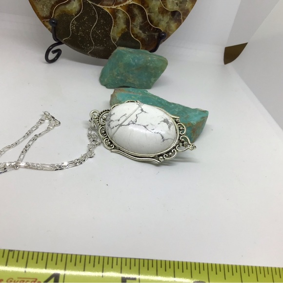 Howlite necklace - Picture 10 of 10